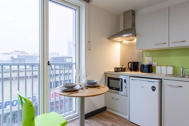 1 bed studio, Raleigh Street, City Centre, Plymouth, PL11ET - Image 5